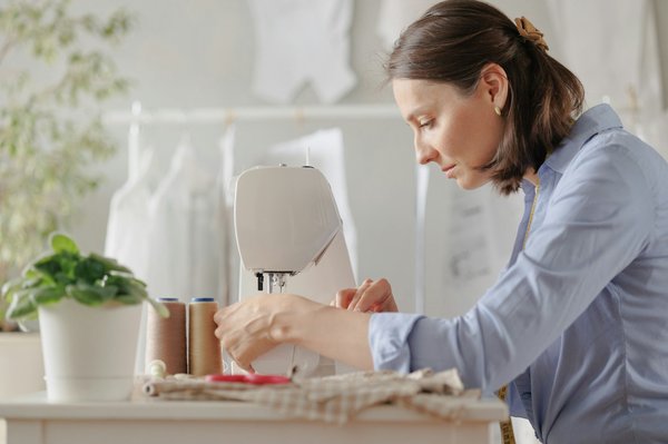 Choisir la meilleure surjeteuse : guide complet et avantages